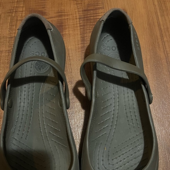 Womens Brown Crocs Alice Mary Janes Slip Resistant Flats Croc Sandles Size 10 - Picture 3 of 9